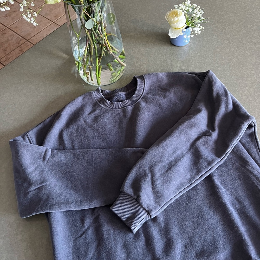 Vuori Sweater - new